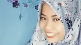 Arini Lepas Jilbab Colmek Ngangkang Sange