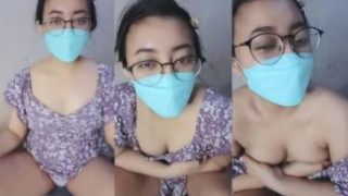 Bii Livy Mahasiswi Lepas Beha Remas Buah Dadanya