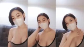 Sexy Menggoda Host Rambut Pendek