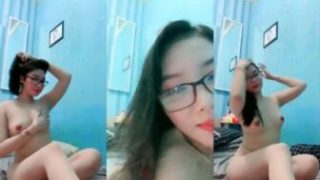 Julia Lea Telanjang Dada Mulus Bening