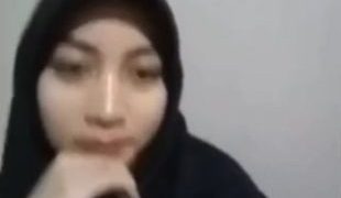 Ukhti Cantik Lepas Jilbab Remas Uting OME TV